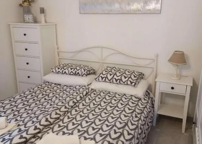 Secluded House With A Swimming Pool Kosljun, Pag - 22238 펜션 *