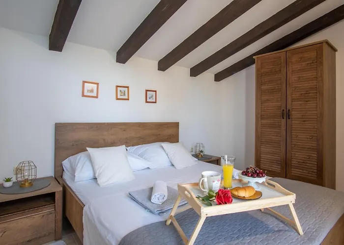 펜션 Secluded House With A Swimming Pool Kosljun, Pag - 22238 Košljun