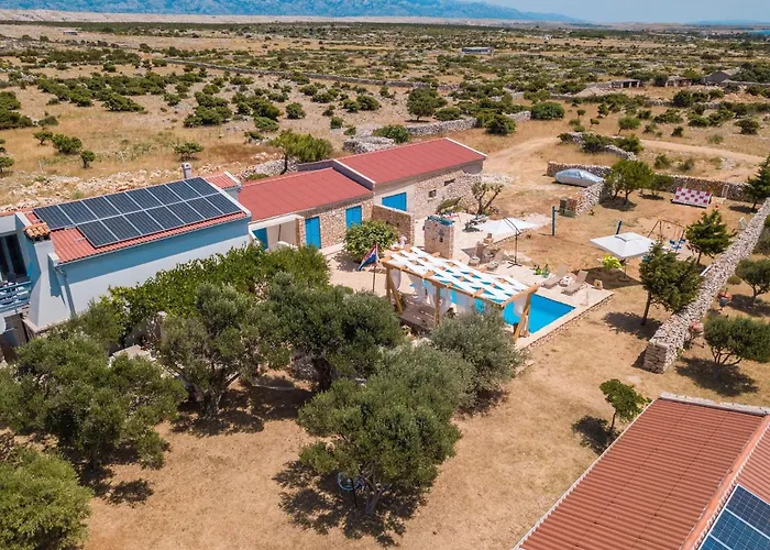 Secluded House With A Swimming Pool Kosljun, Pag - 22238 펜션 Košljun